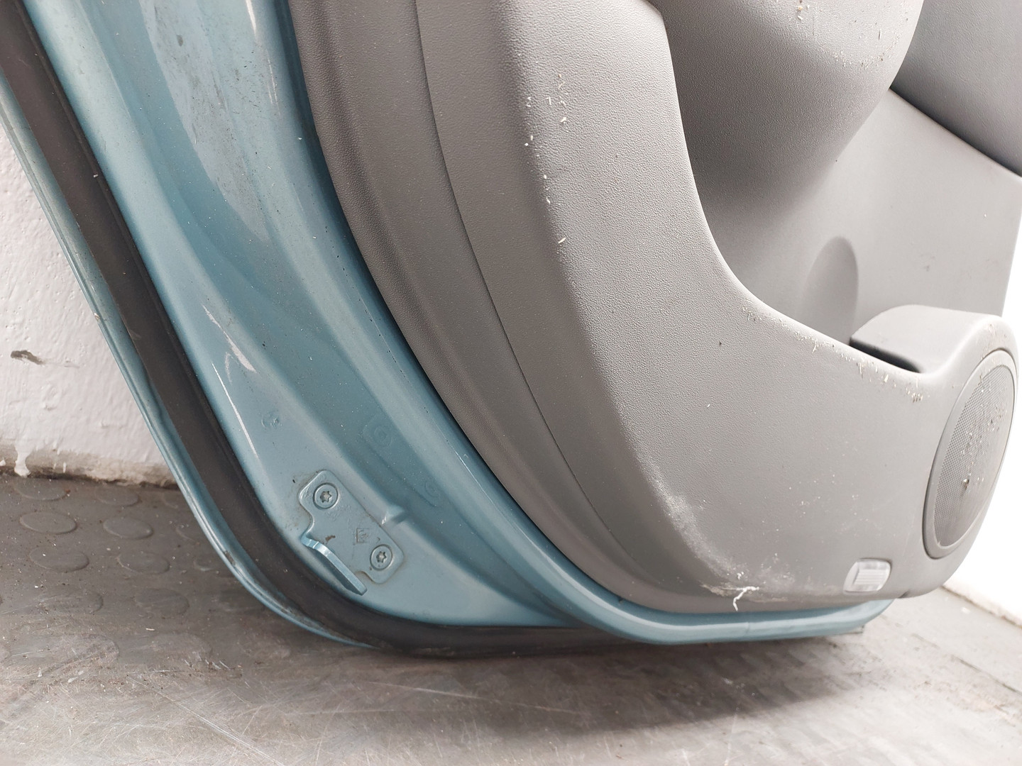 Дверь задняя левая