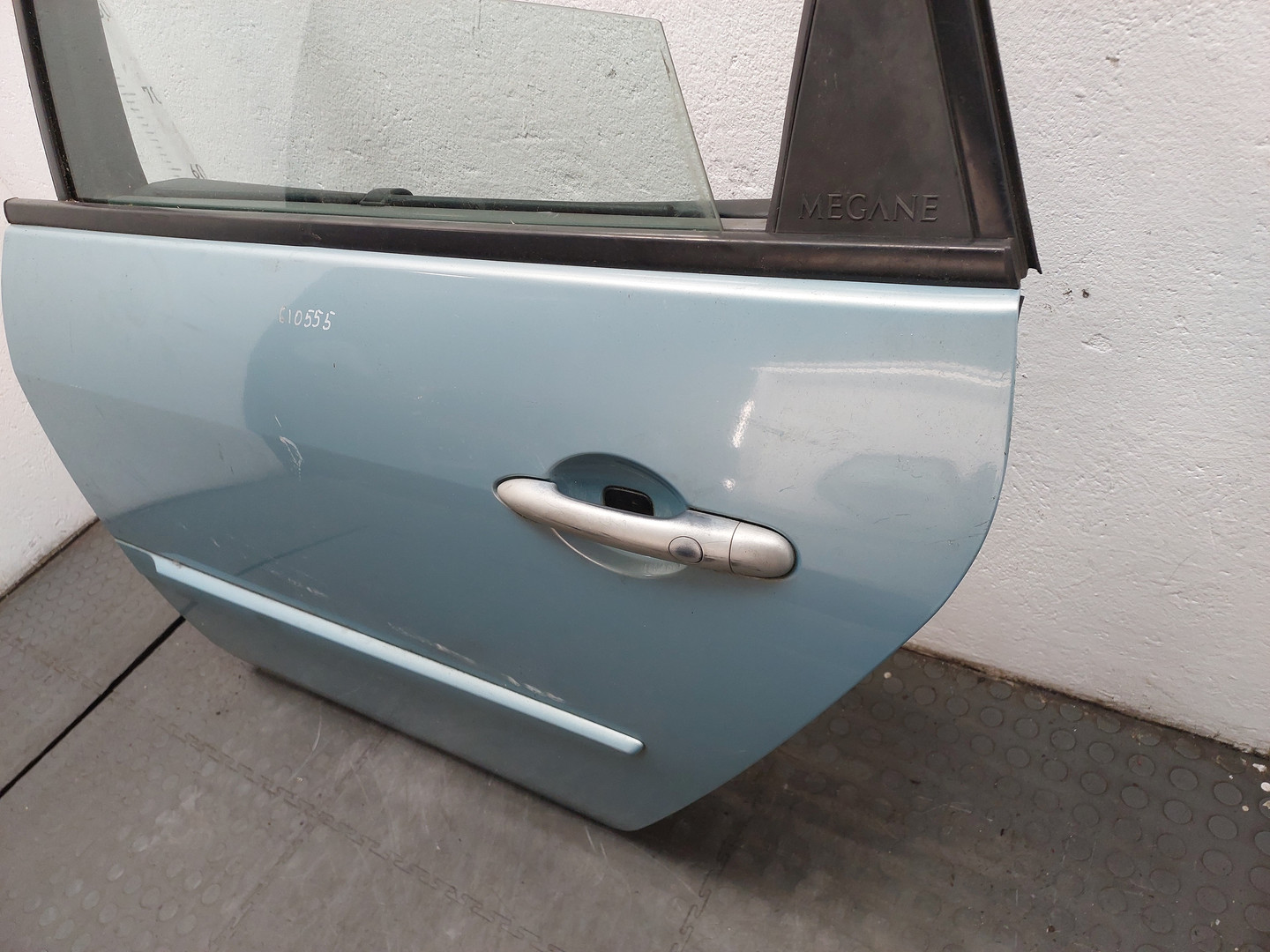 Дверь задняя левая