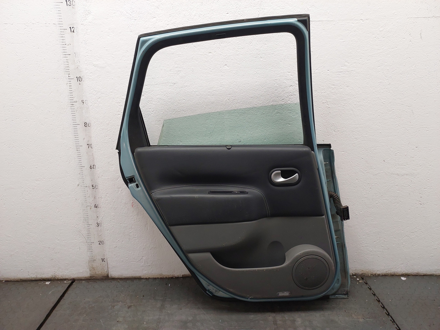 Дверь задняя левая