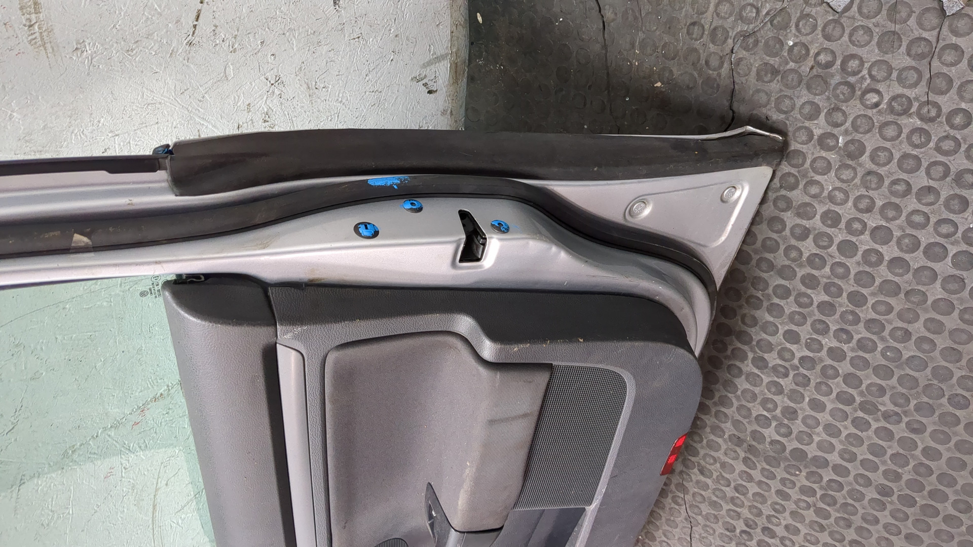 Дверь передняя правая