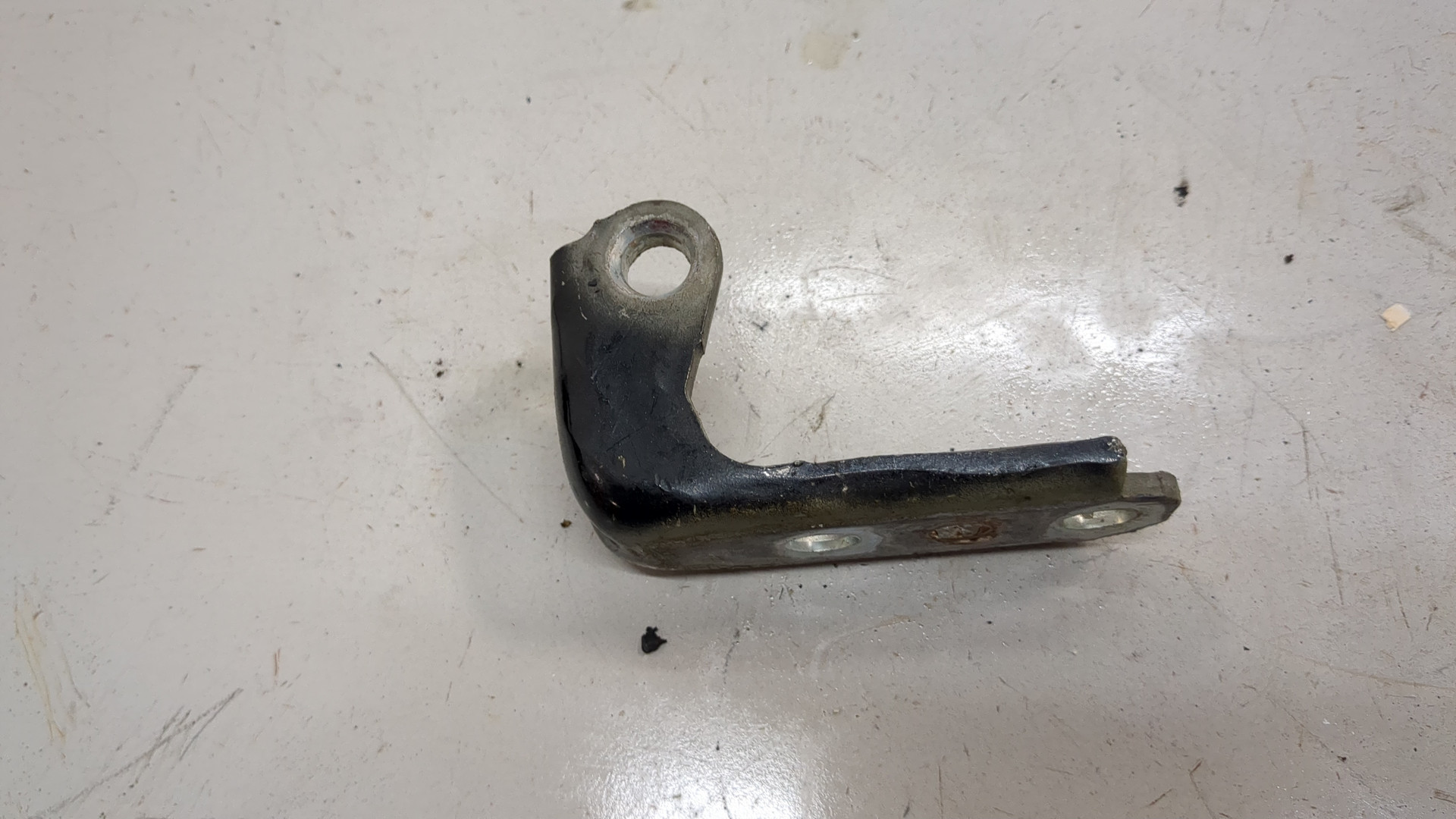 Петля двери