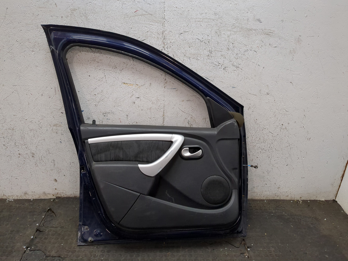 Дверь передняя левая