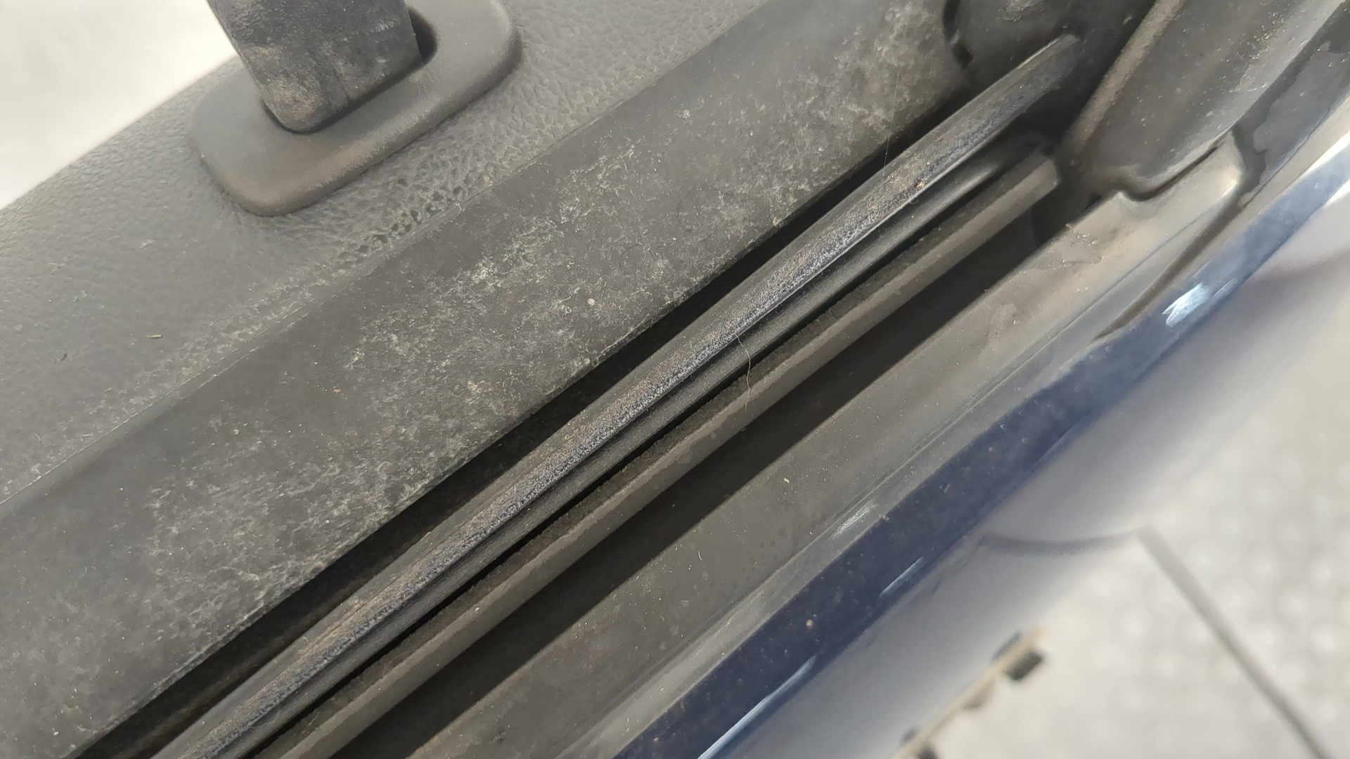 Дверь передняя левая