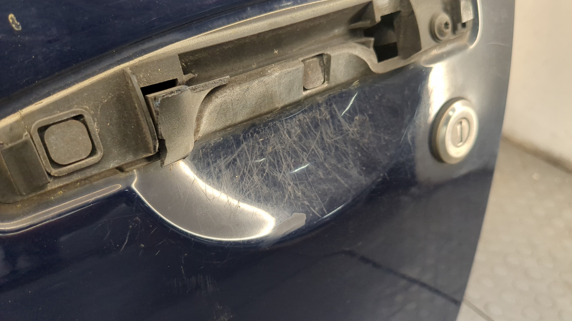 Дверь передняя левая