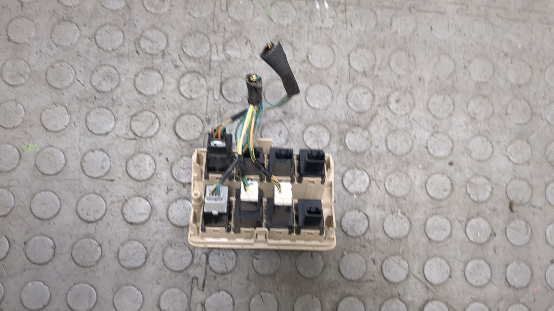 Кнопка открывания багажника