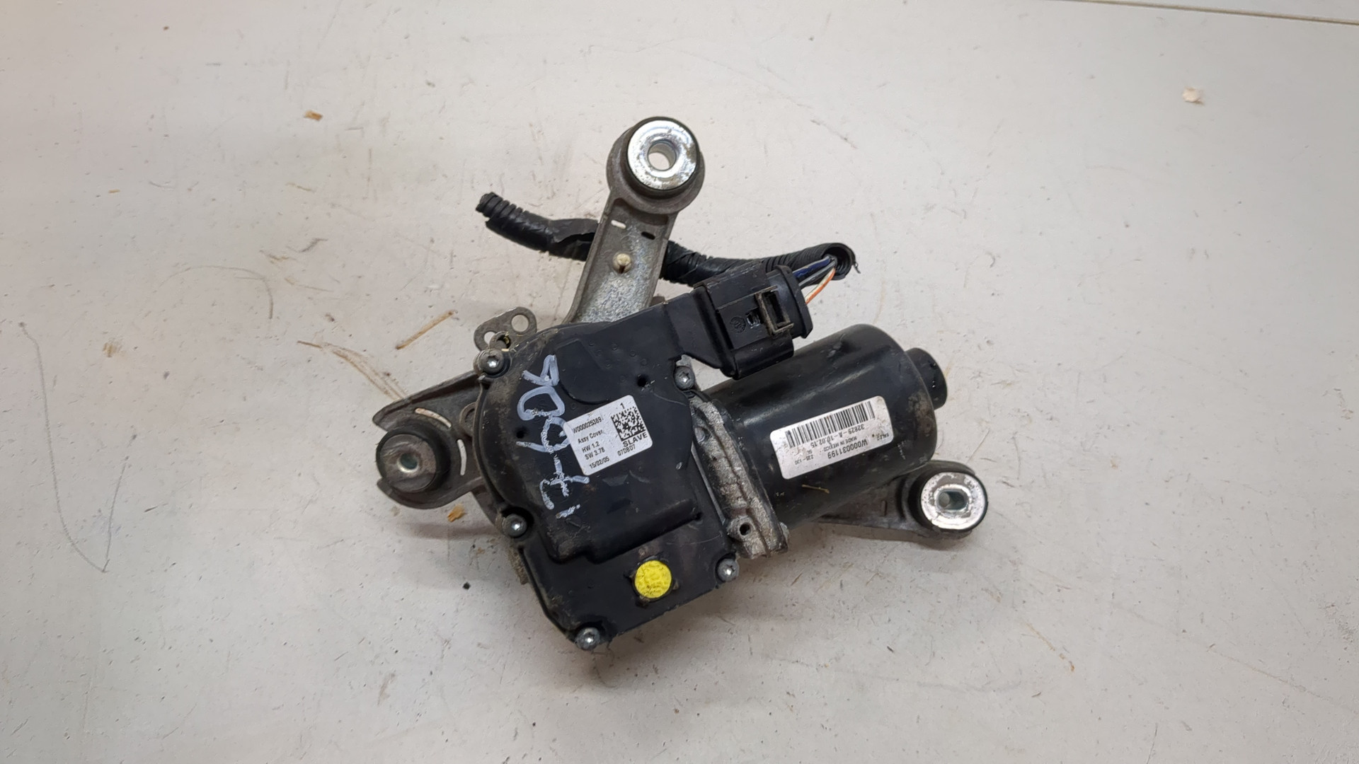 Моторчик стеклоочистителя передний