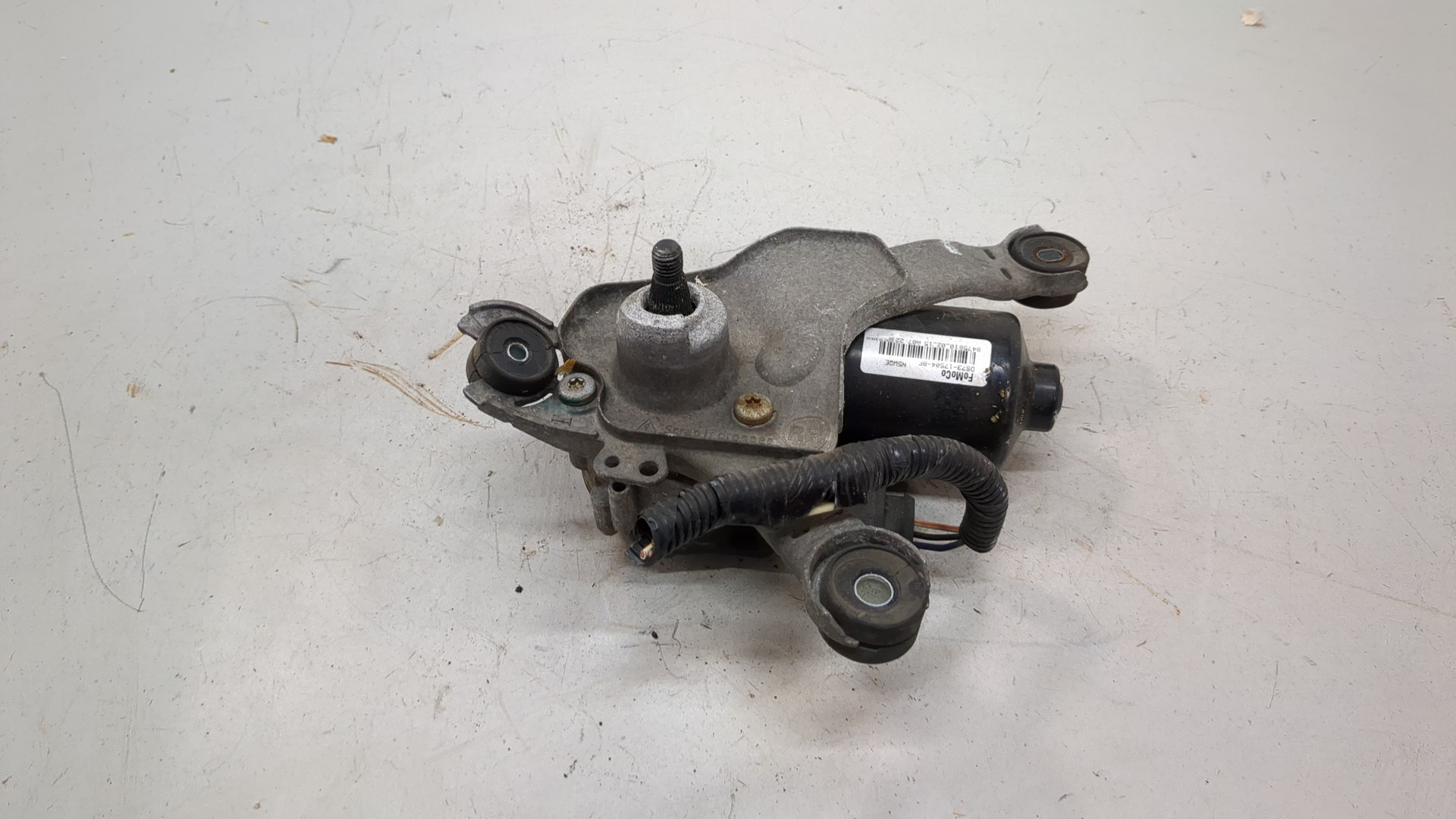 Моторчик стеклоочистителя передний