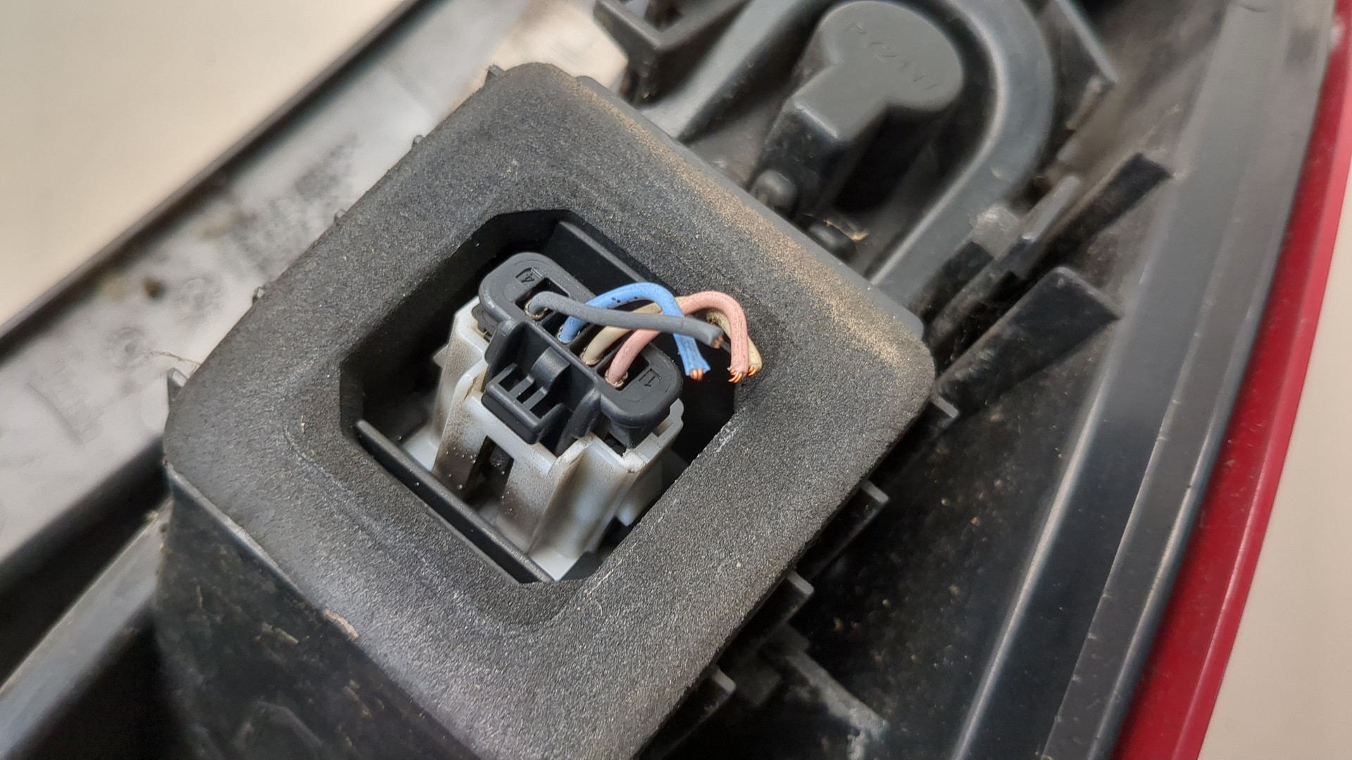 Фонарь задний левый