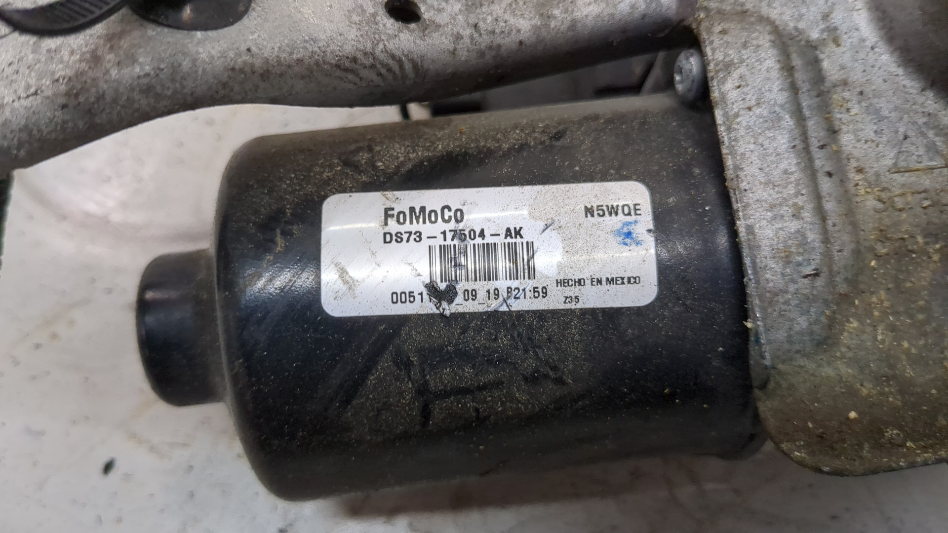 Моторчик стеклоочистителя передний