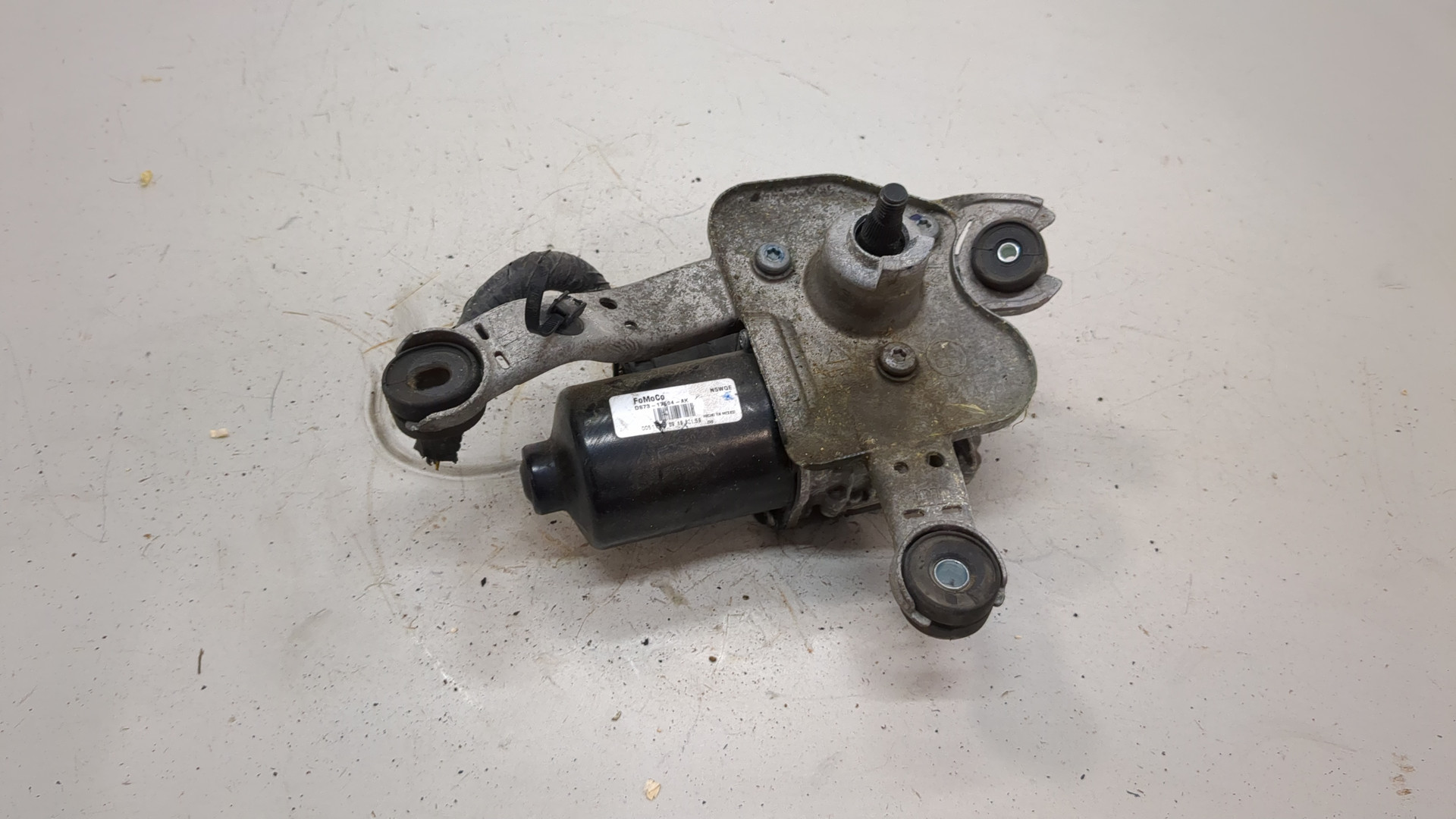 Моторчик стеклоочистителя передний