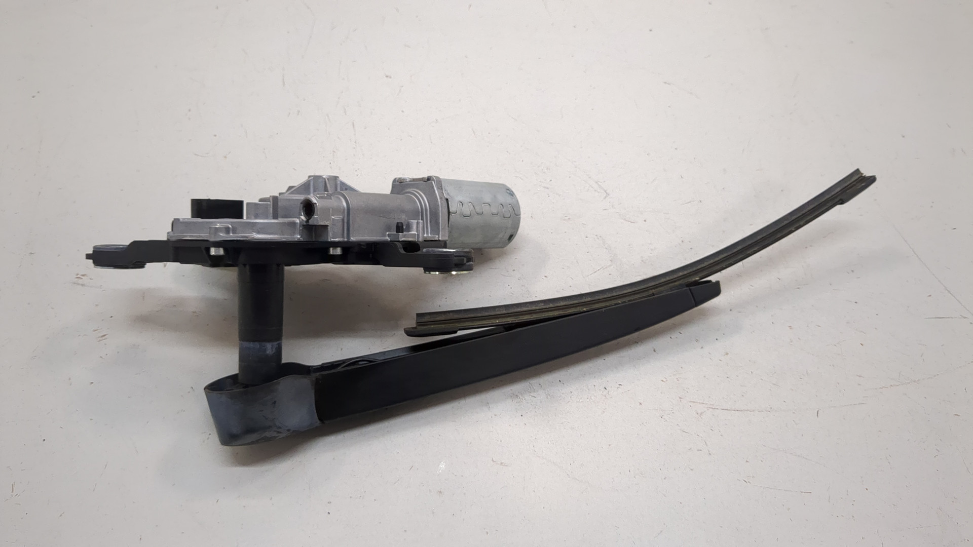 Моторчик стеклоочистителя задний