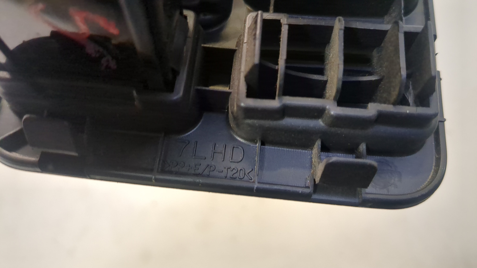 Кнопка регулировки зеркала