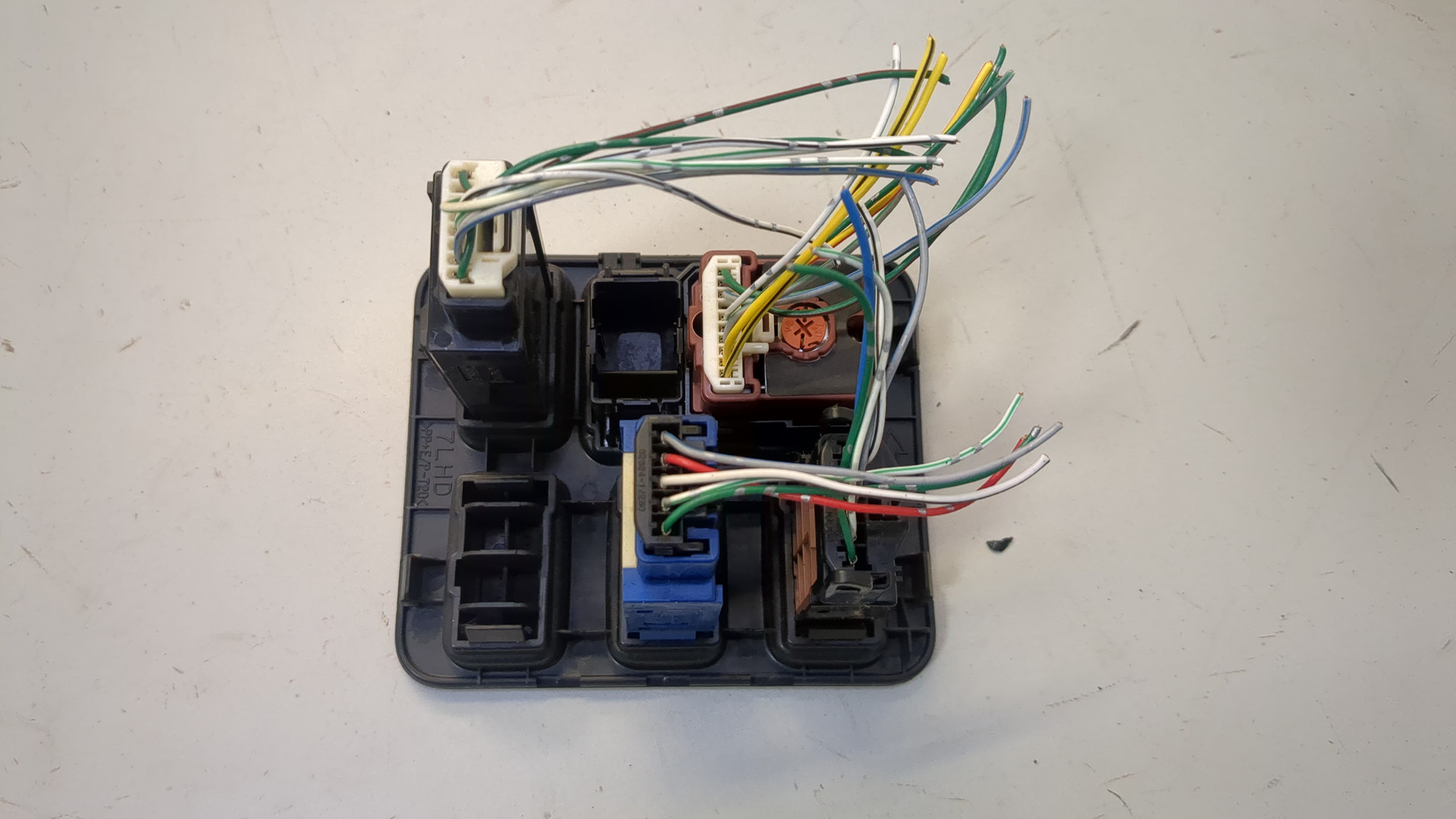 Кнопка регулировки зеркала