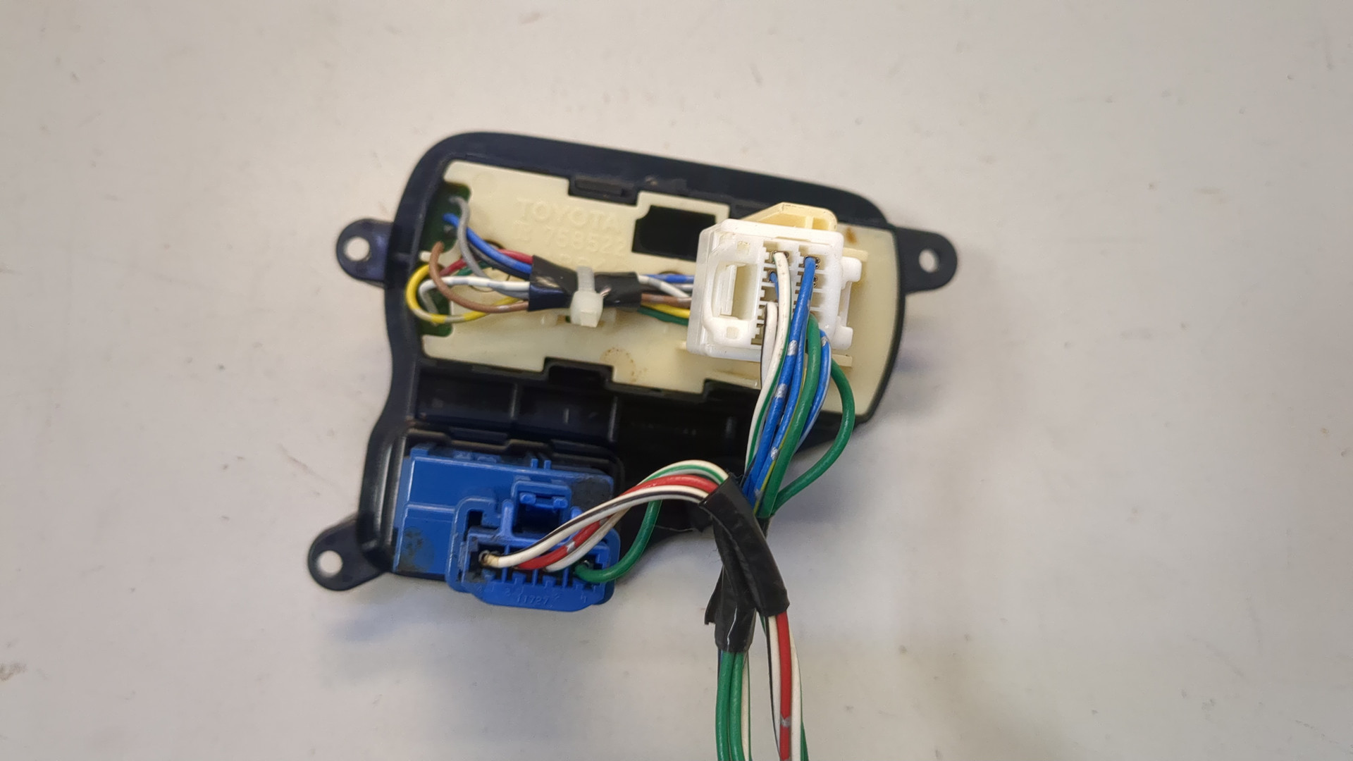 Кнопка переключения режимов подвески