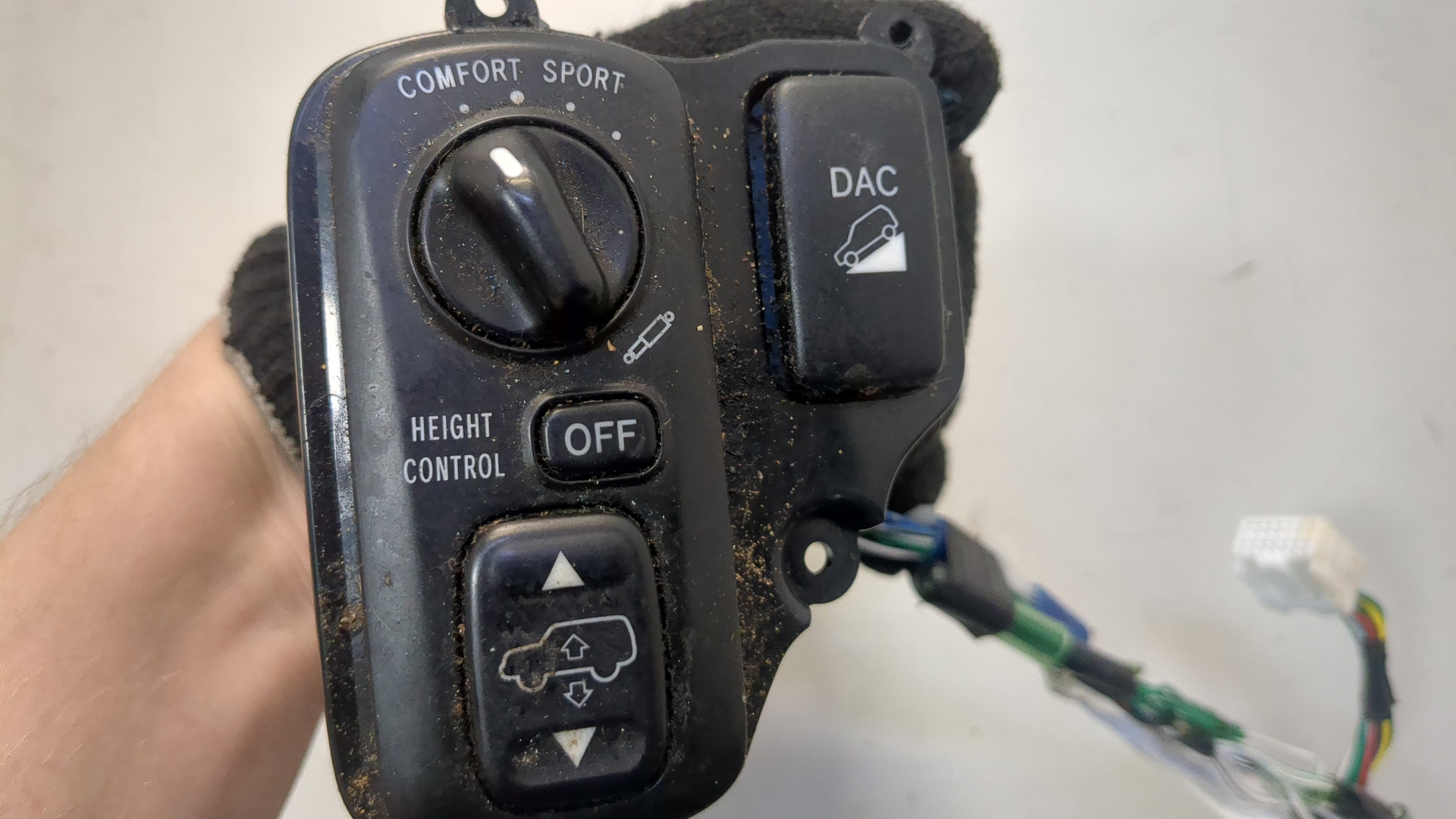 Кнопка переключения режимов подвески