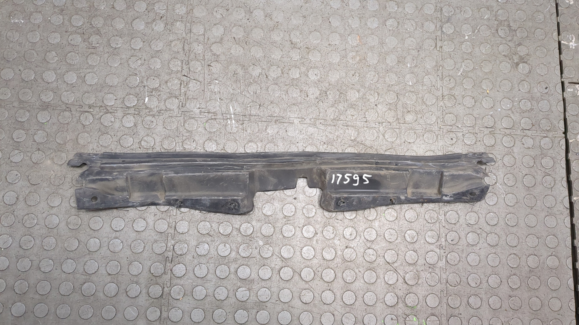 Кожух замка капота