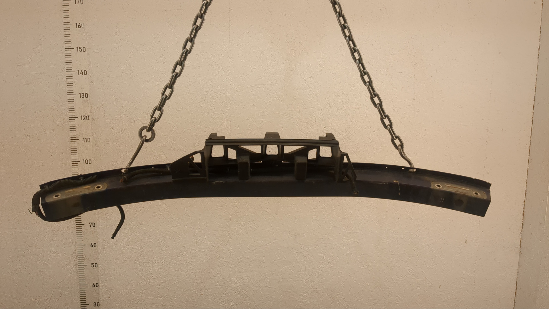 Усилитель переднего бампера