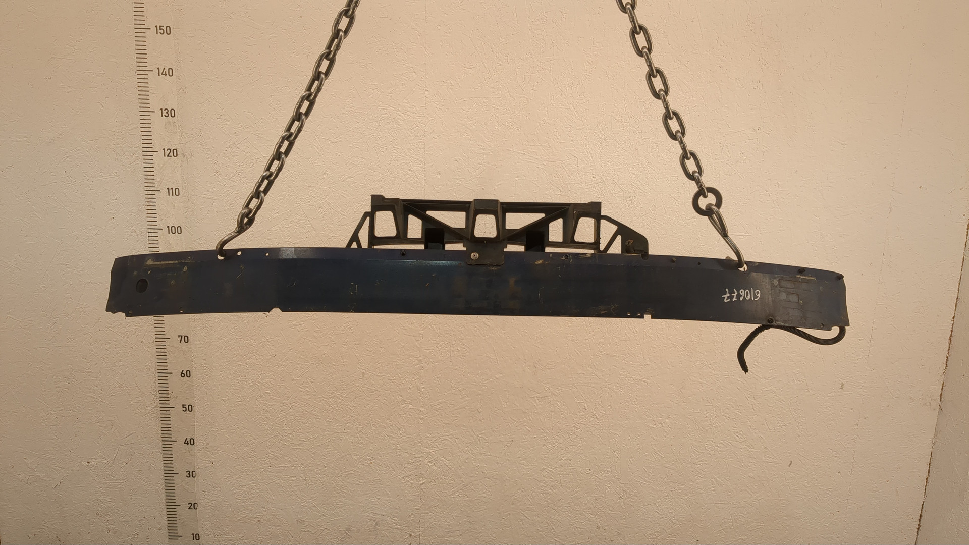 Усилитель переднего бампера