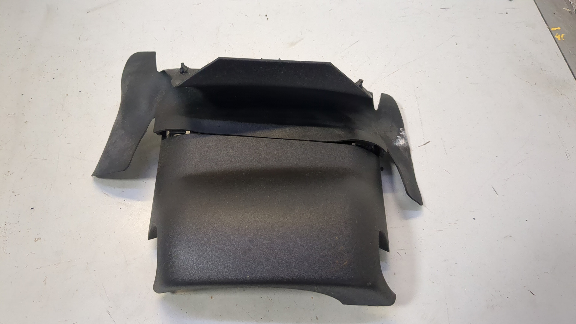 Кожух рулевой колонки