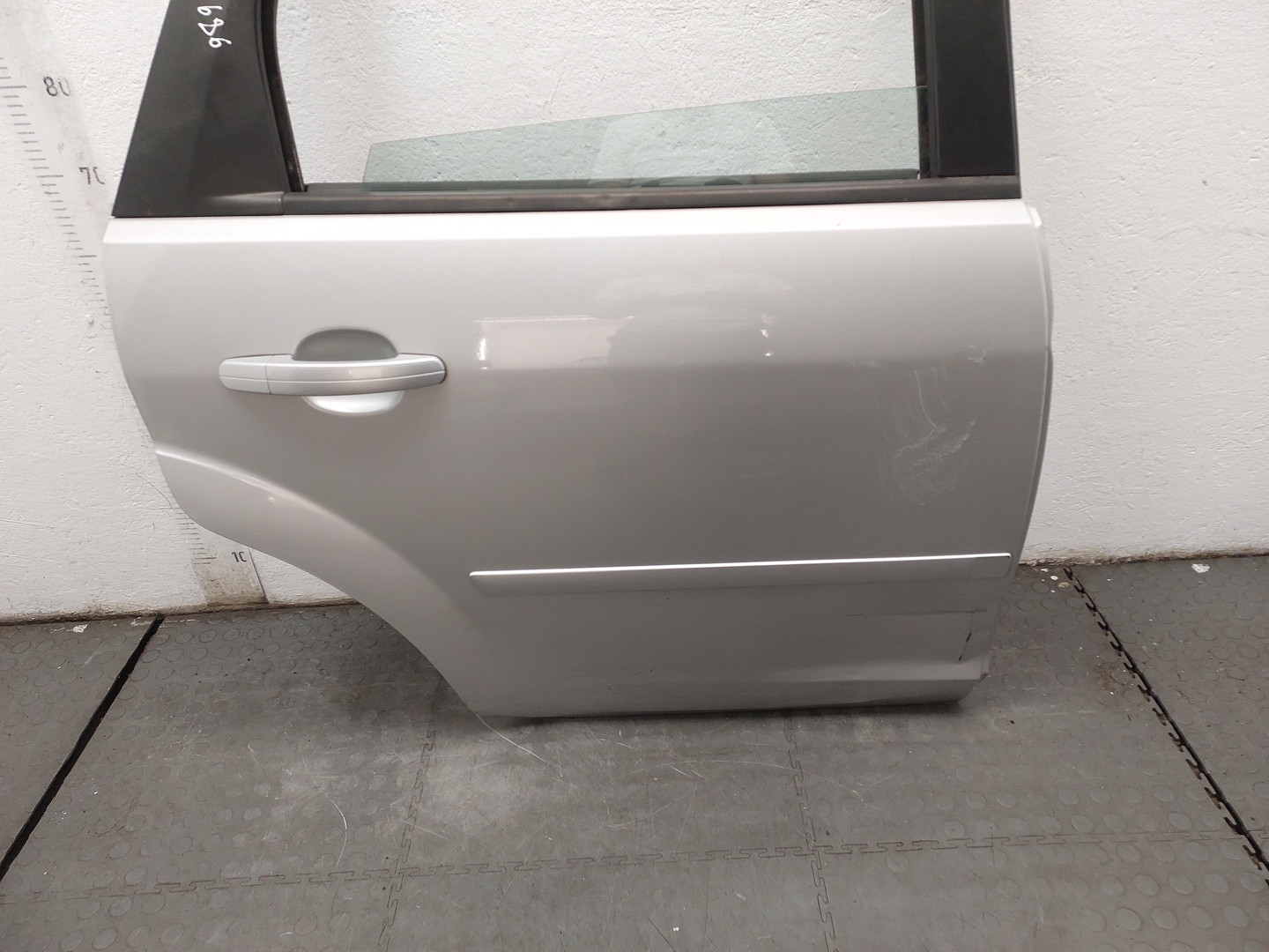 Дверь задняя правая