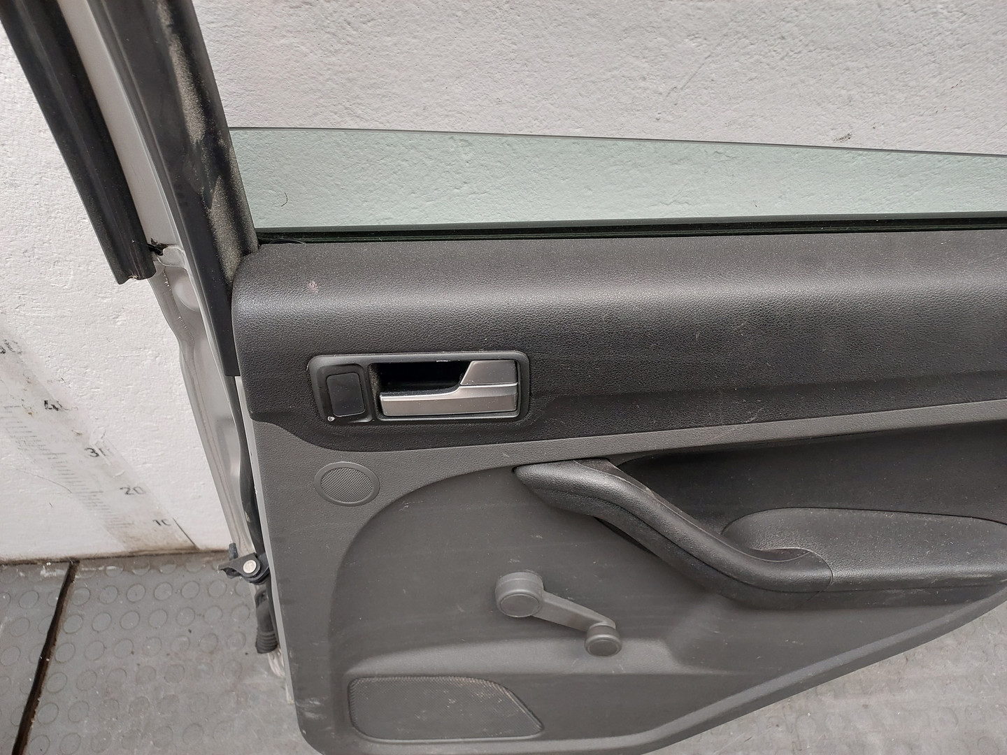 Дверь задняя правая