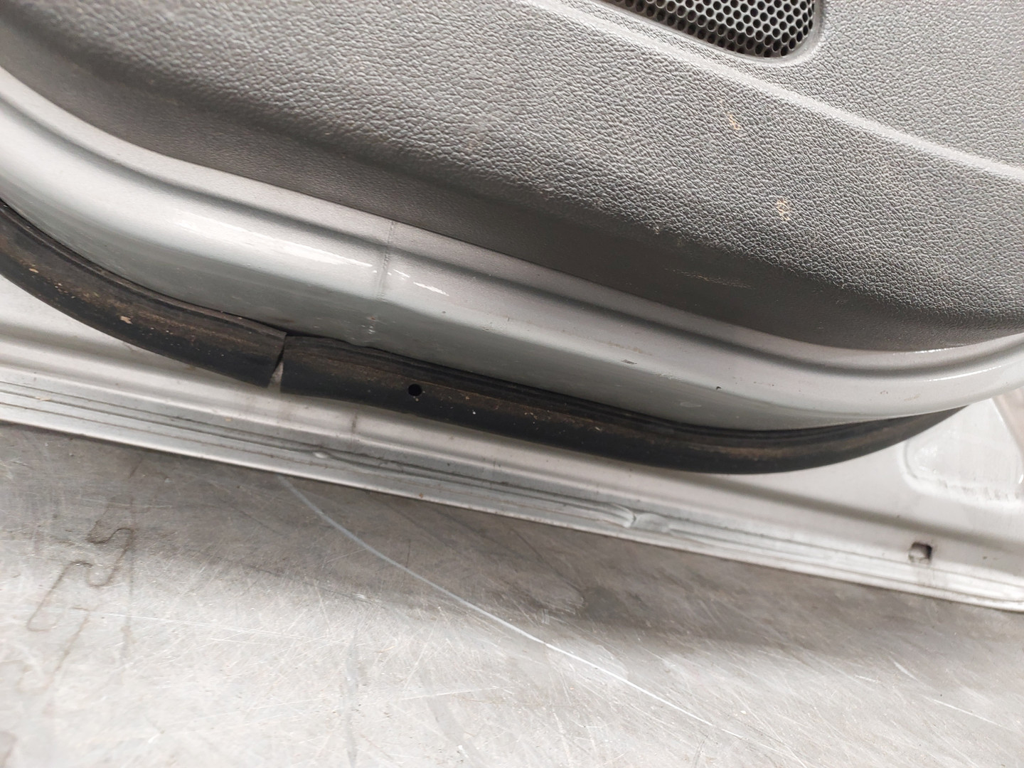 Дверь задняя правая