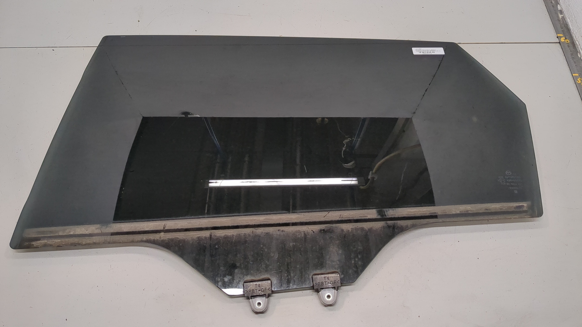 Стекло двери задней левой