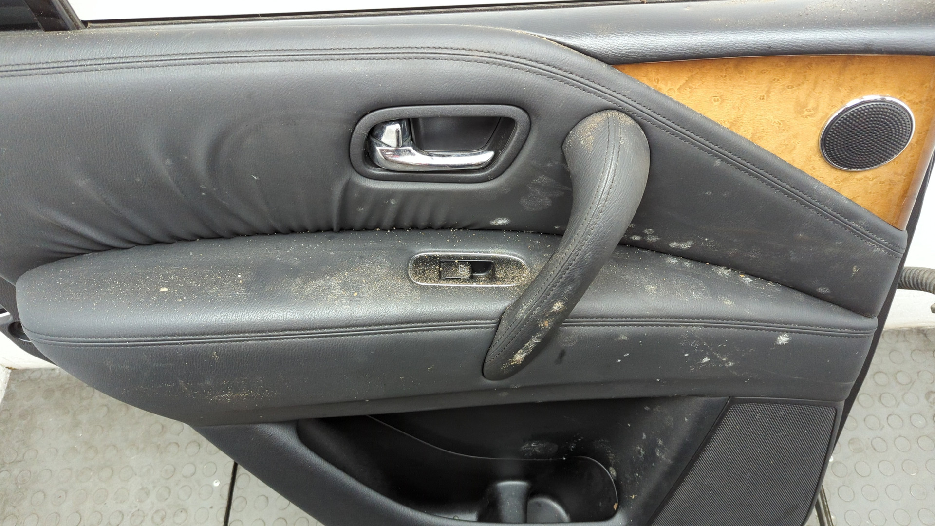 Дверь задняя левая