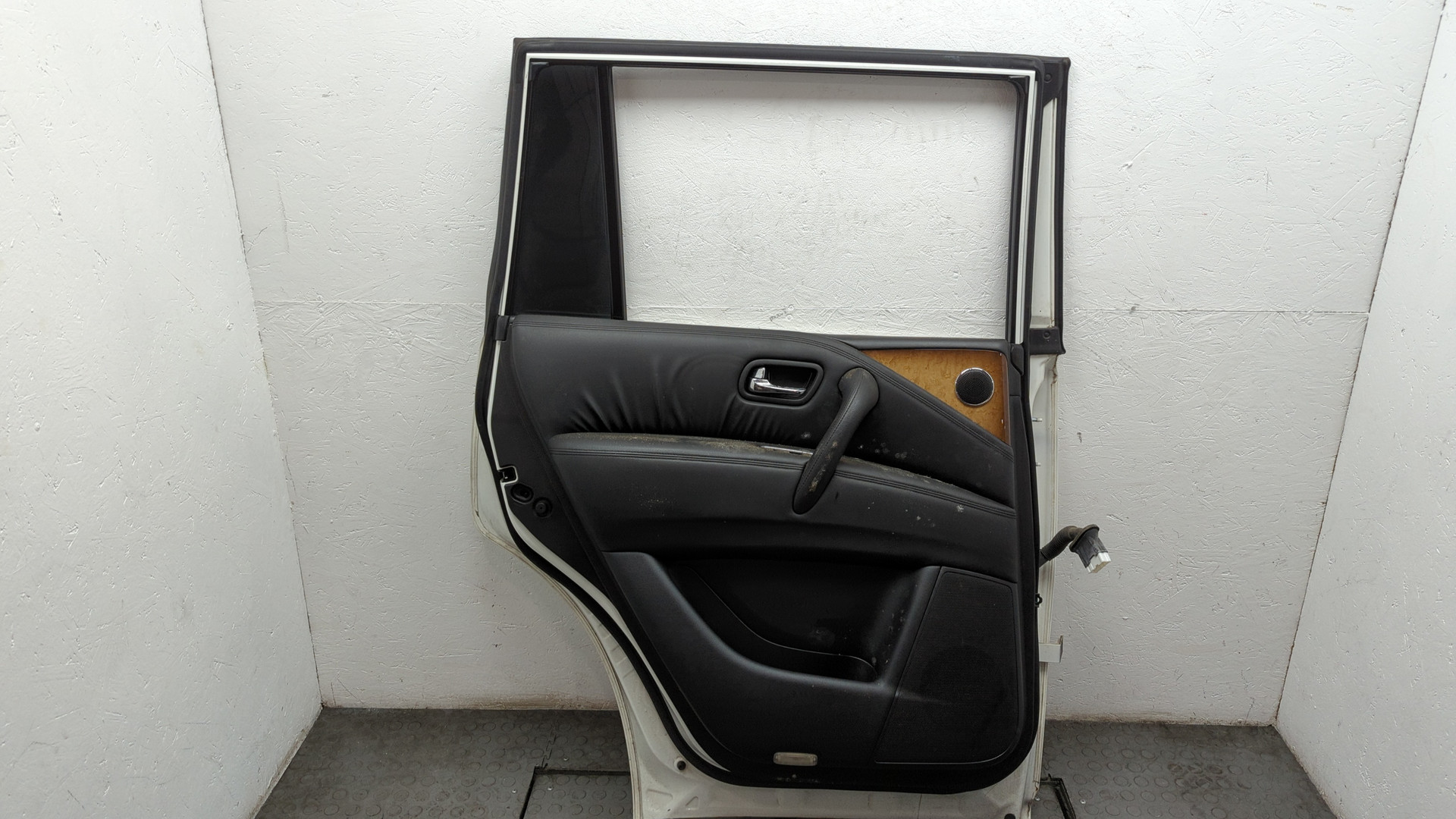 Дверь задняя левая