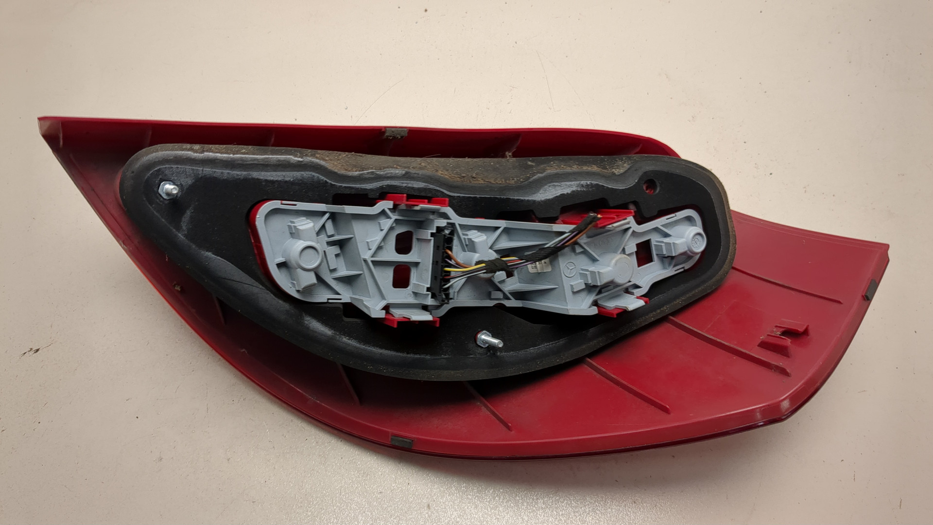 Фонарь задний левый