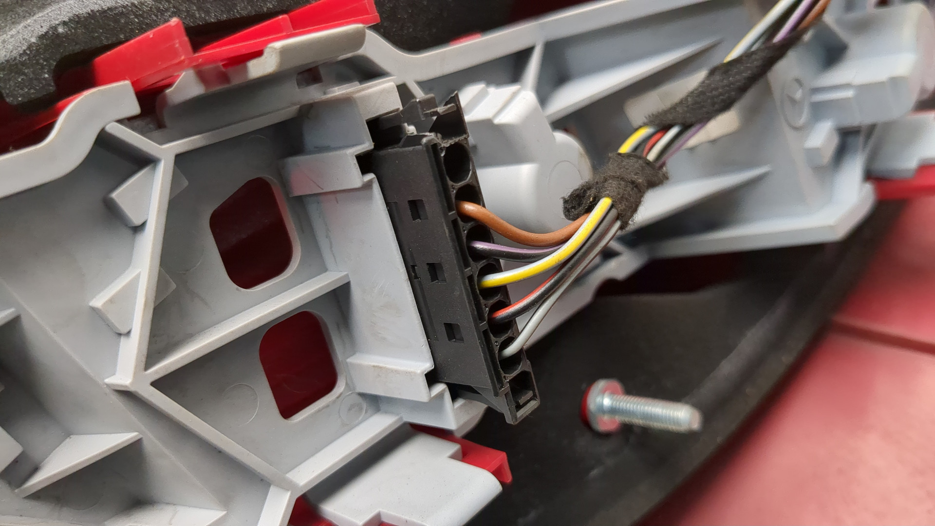 Фонарь задний левый