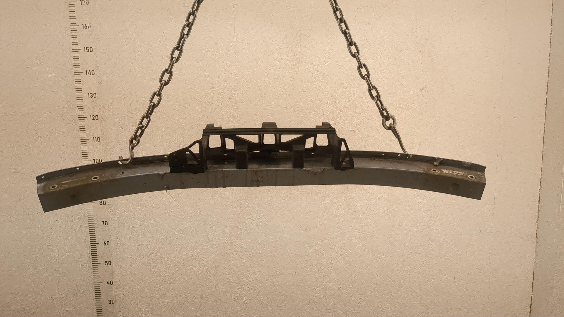 Усилитель переднего бампера