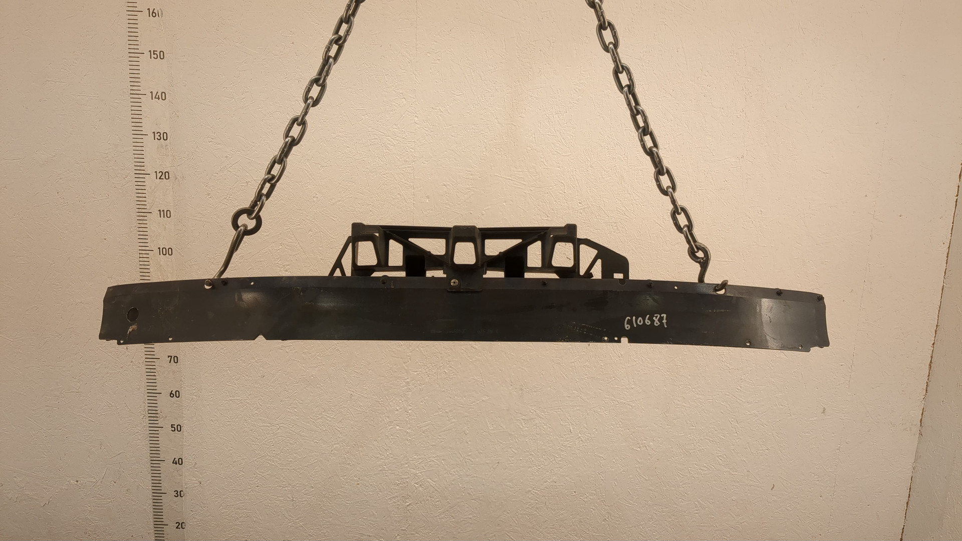 Усилитель переднего бампера