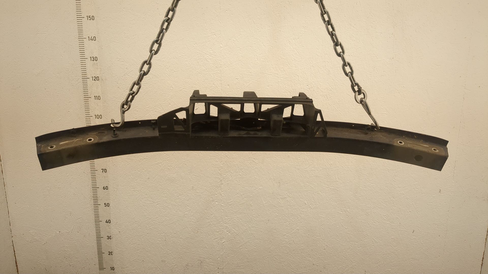 Усилитель переднего бампера