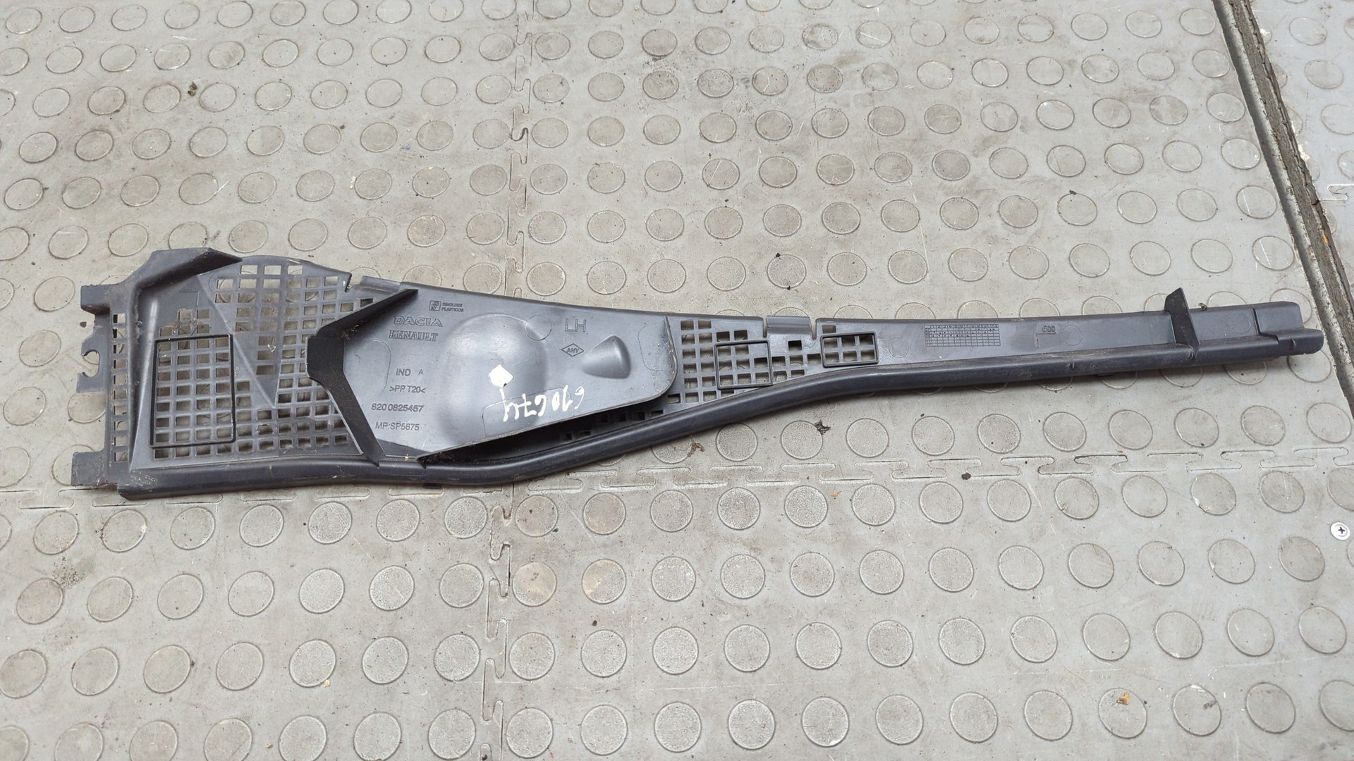 Решетка стеклоочистителей (Жабо)