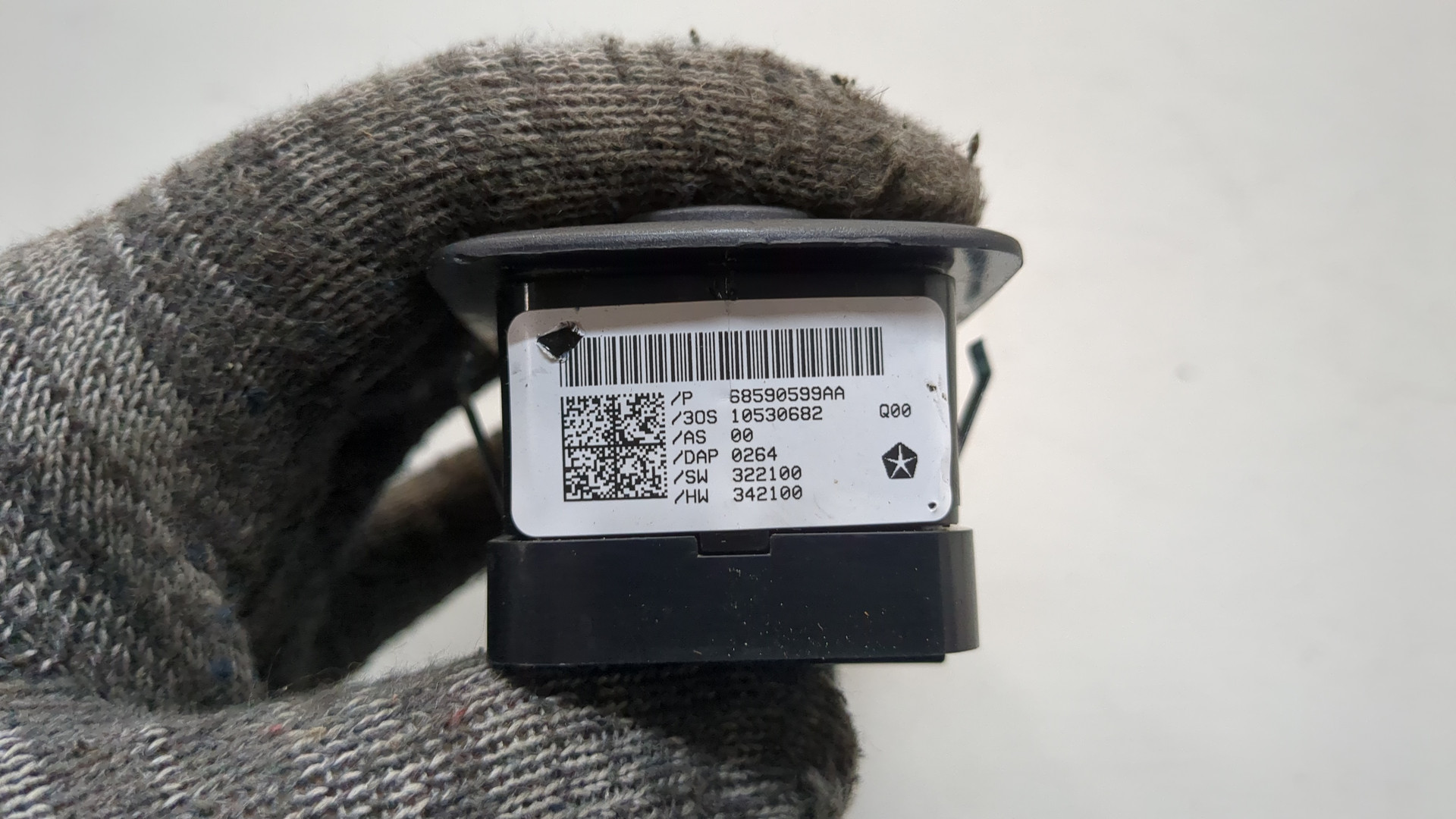 Кнопка стеклоподъемника