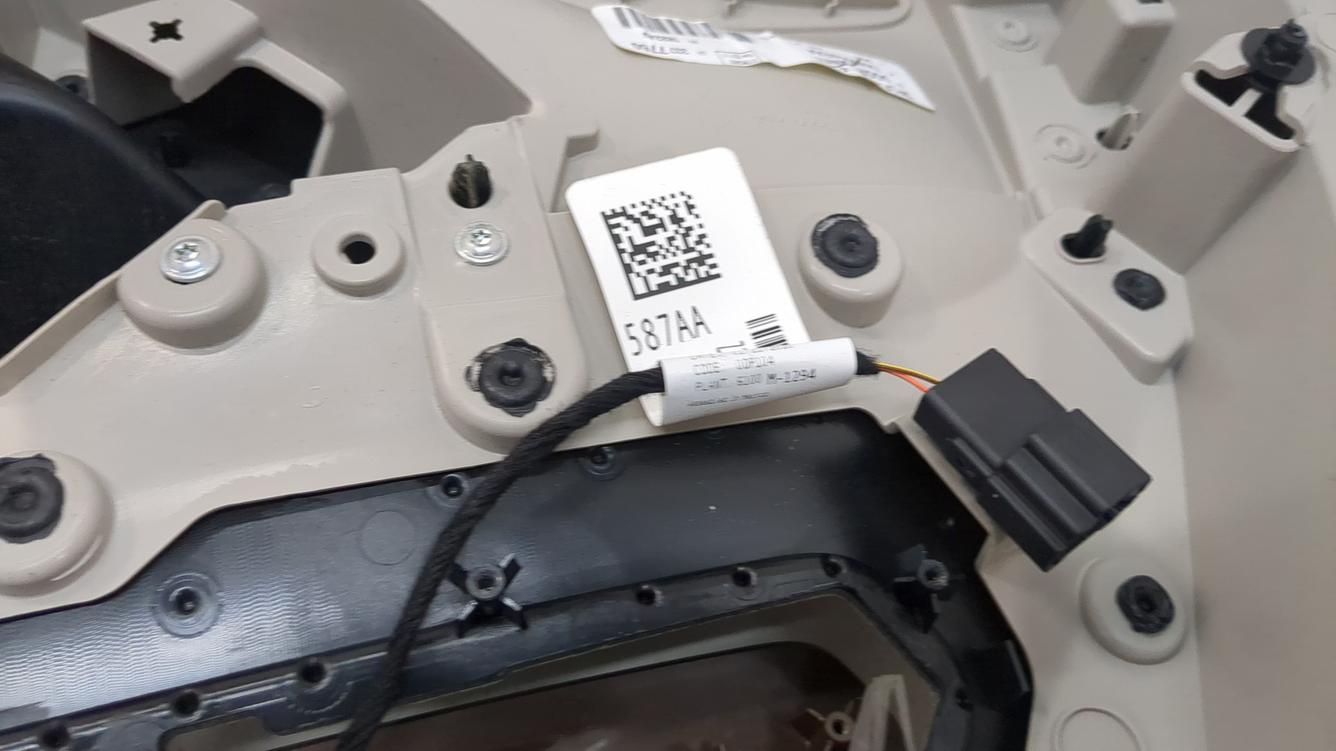 Обшивка двери передней левой