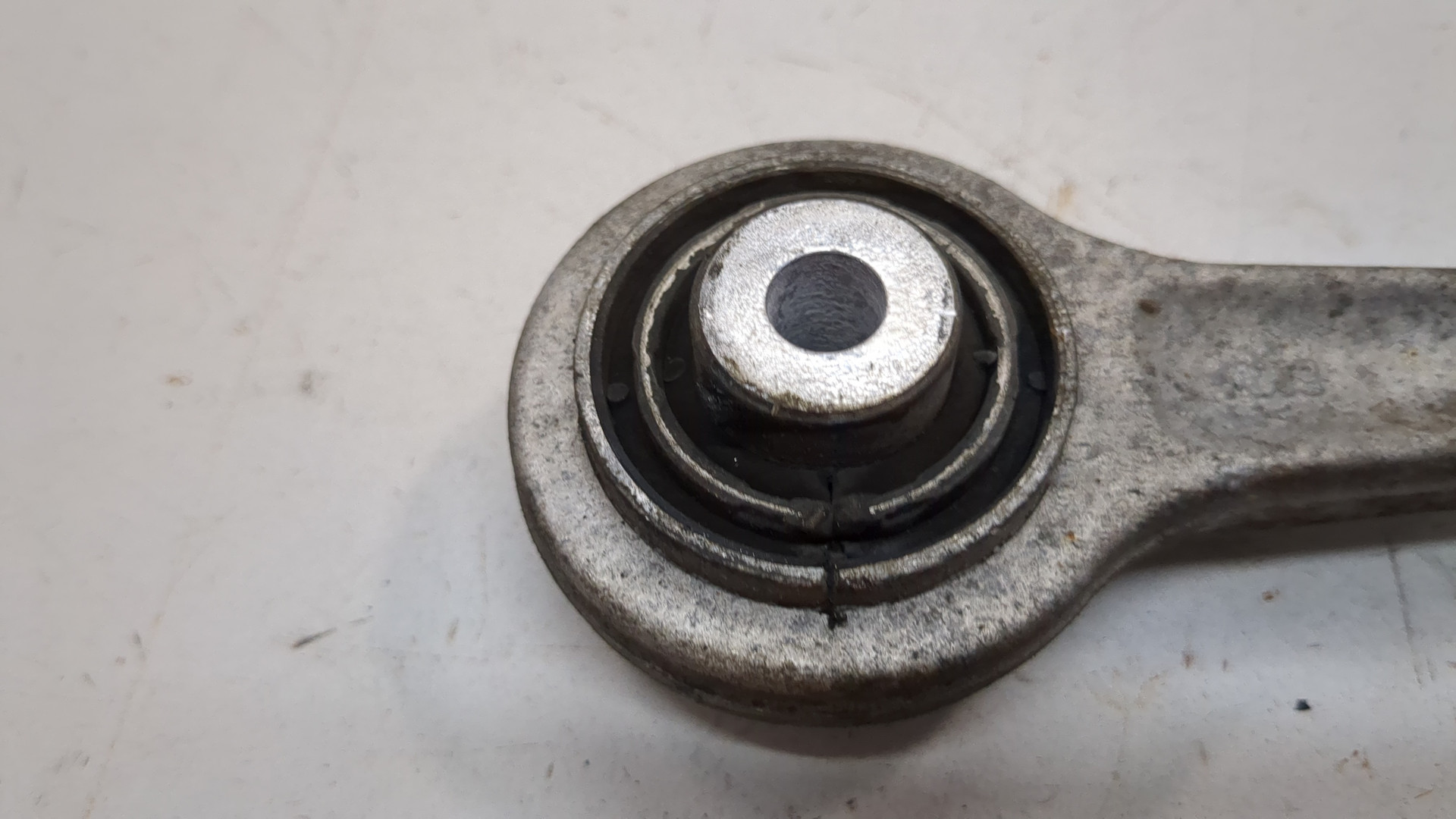 Рычаг задний