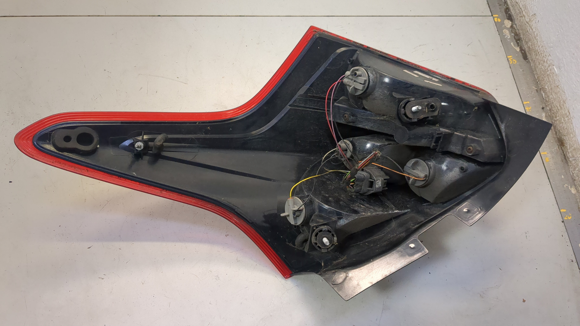 Фонарь задний левый