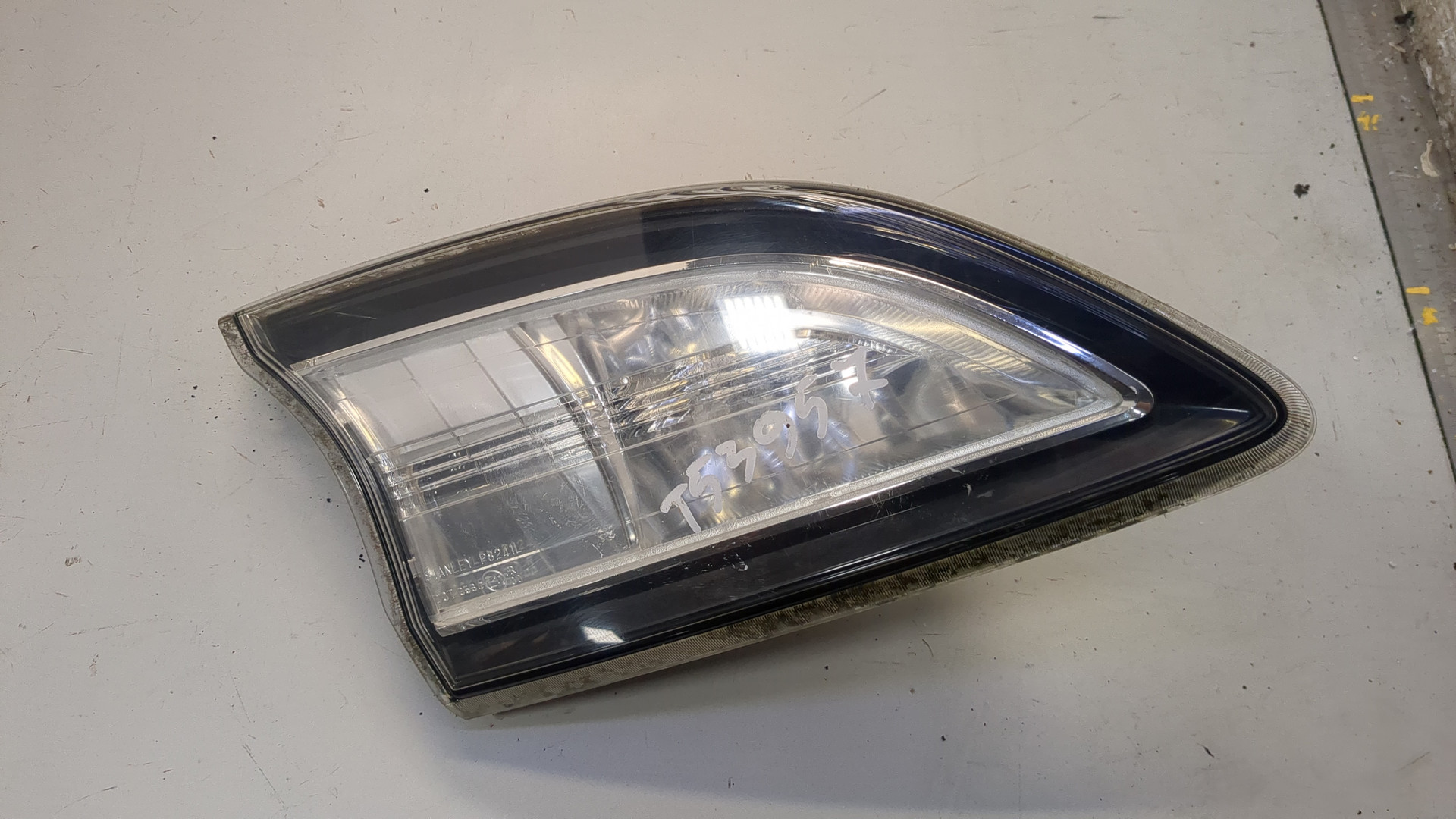 Фонарь задний внутренний левый