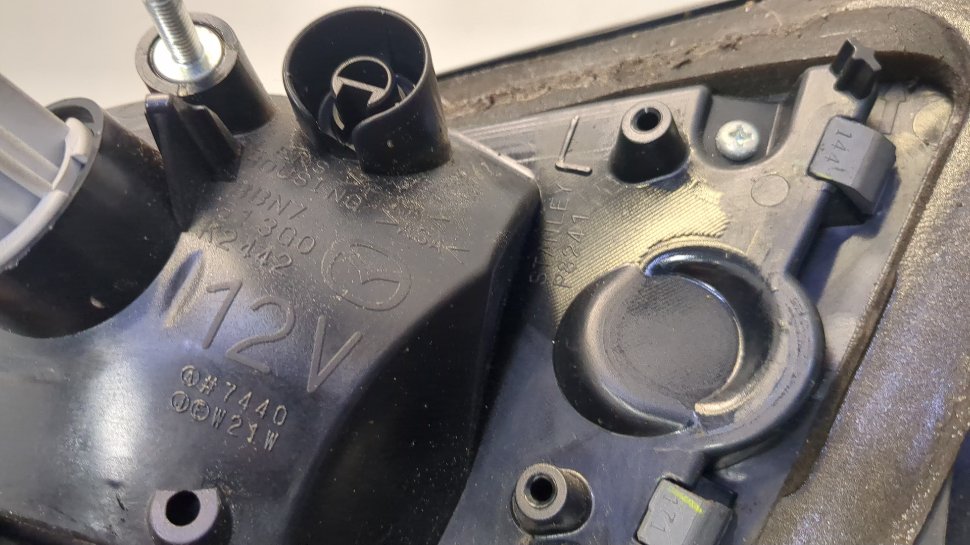 Фонарь задний внутренний левый