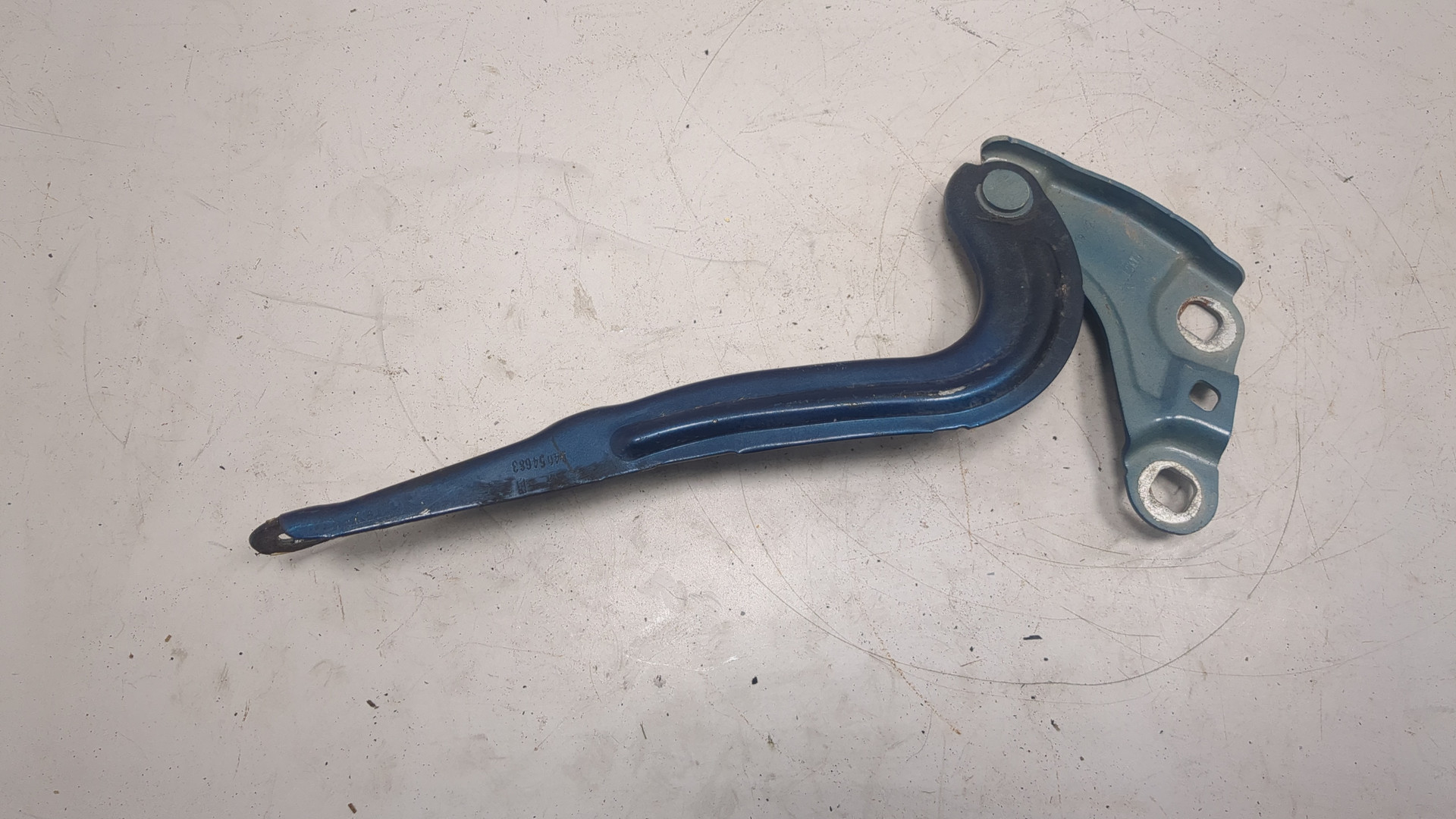 Петля капота левая