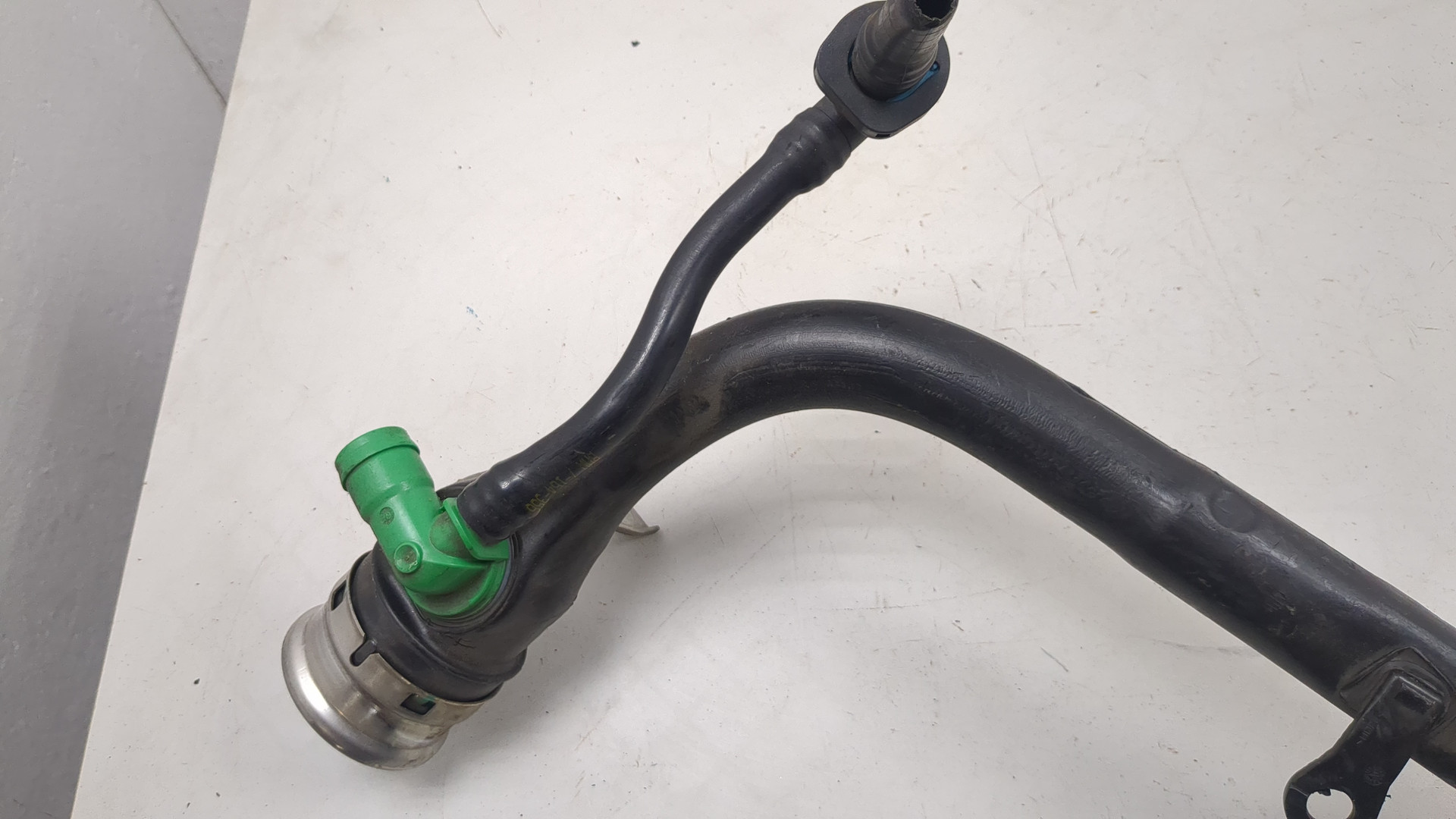 Горловина топливного бака