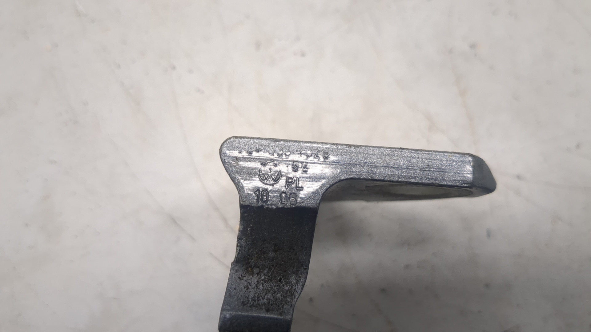 Петля двери