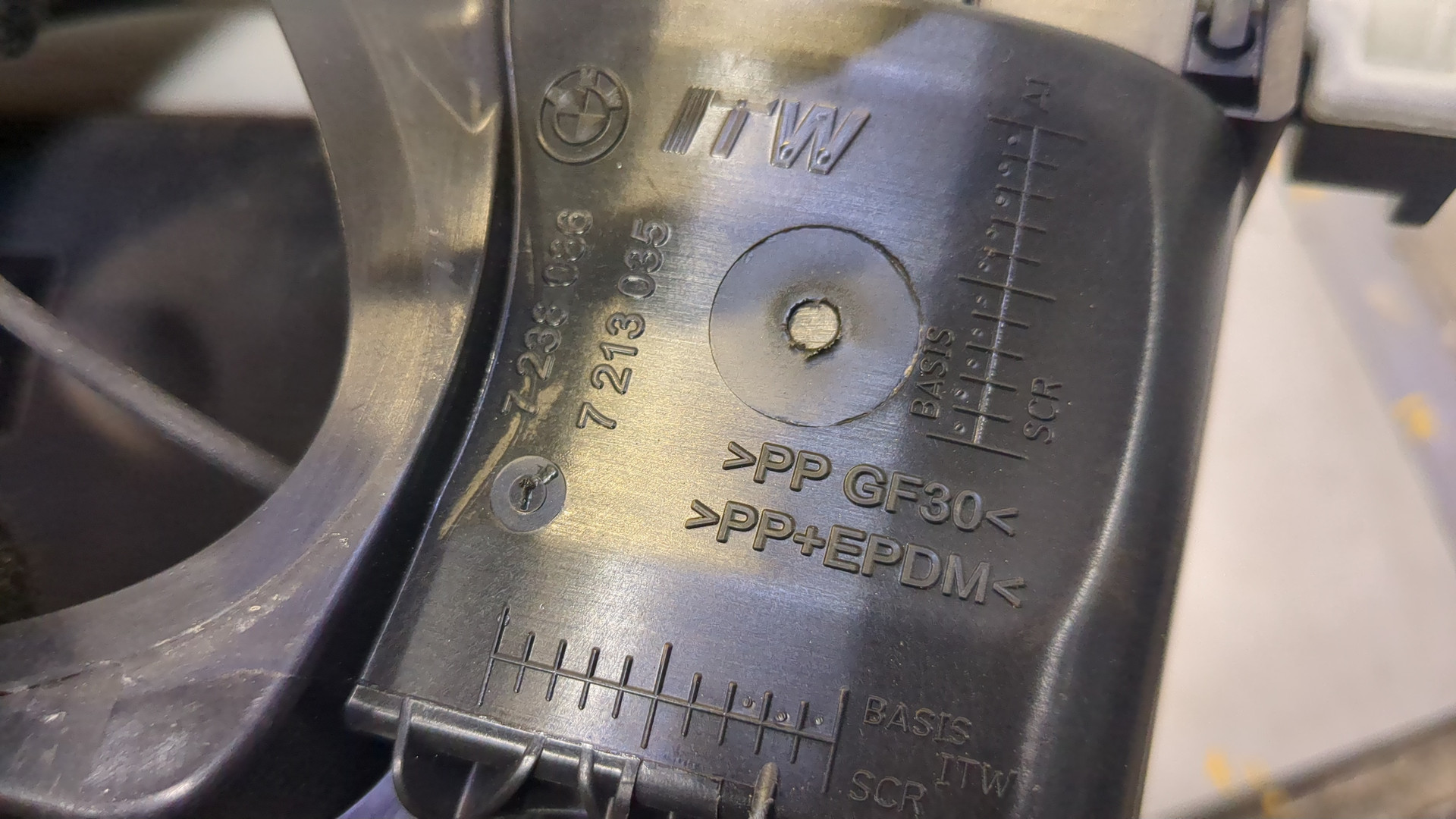 Лючок бензобака