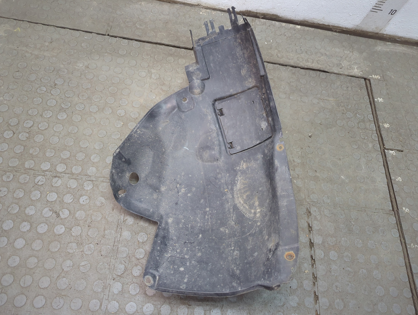 Локер передний левый