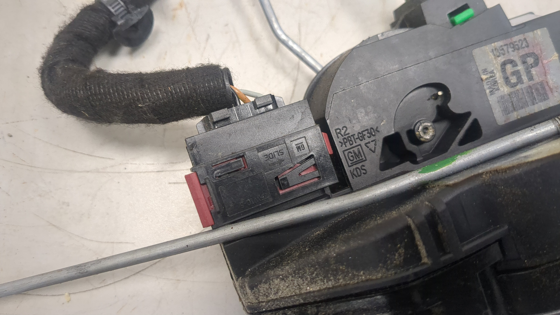 Замок двери передней правой