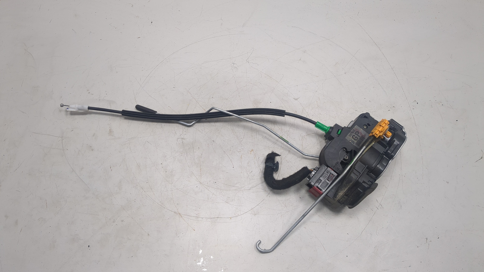 Замок двери передней правой