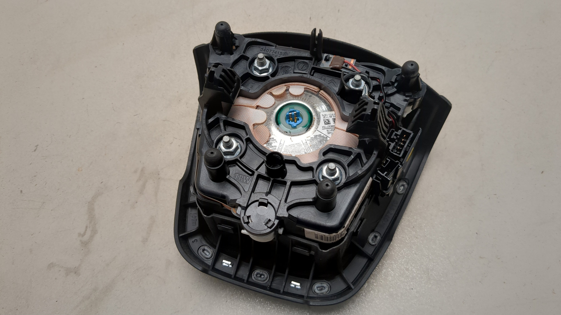 Подушка безопасности в рулевое колесо