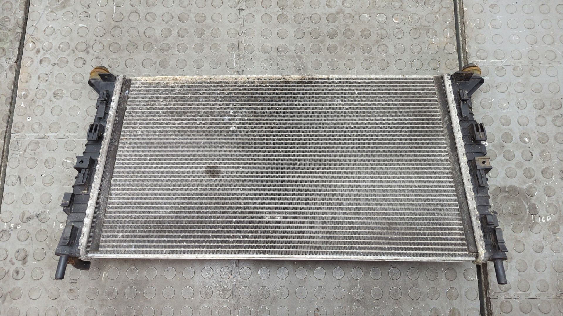 Радиатор охлаждения двигателя основной